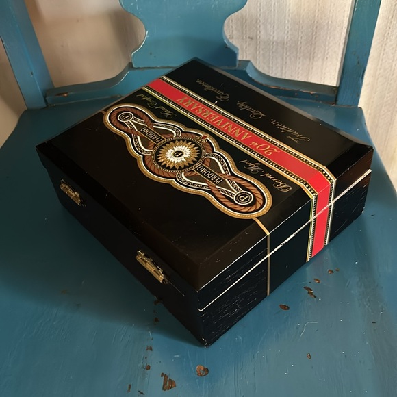 Perdomo 20th Anniversary Maduro SOLID WOOD Cigar Box - Picture 10 of 12